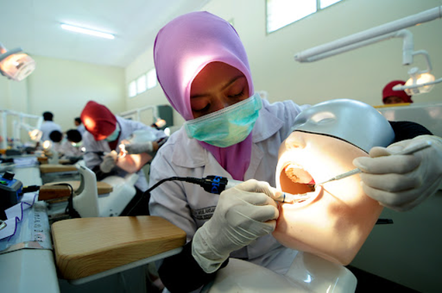 8 Mata Kuliah untuk Mahasiswa Kedokteran Gigi